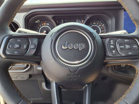 Used 2024 Jeep Gladiator Sport AWD/4WD image 31