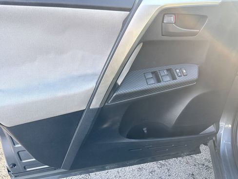 Used 2015 Toyota RAV4 LE image 16