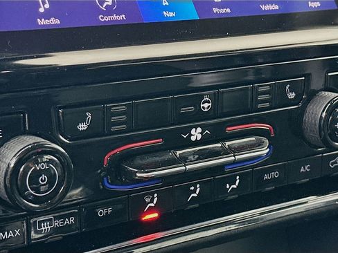 Used 2023 Jeep Grand Cherokee L Limited image 29