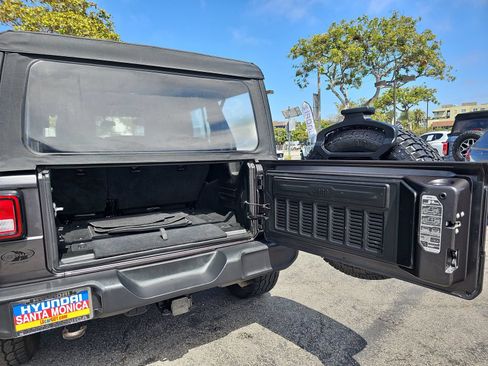 Used 2018 Jeep Wrangler Unlimited Sport AWD/4WD image 12