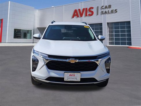 Used 2025 Chevrolet Trax LT w/ LT Convenience Package image 10