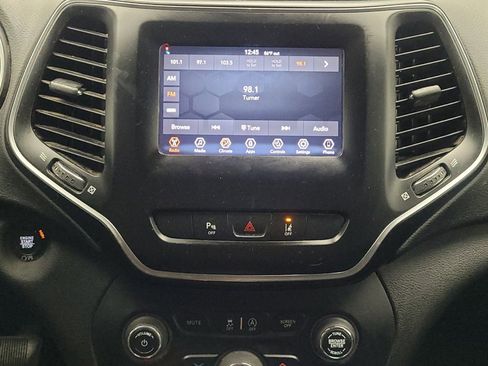 Used 2021 Jeep Cherokee Latitude Plus FWD image 25
