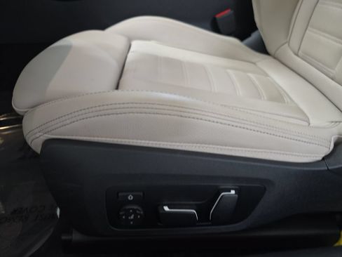 Used 2026 BMW M440i Convertible w/ Premium Package RWD image 28