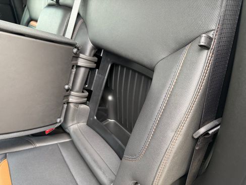 Used 2024 GMC Sierra 2500 AT4 w/ AT4 Preferred Package image 30