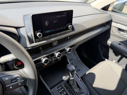 Used 2025 Honda CR-V LX image 17