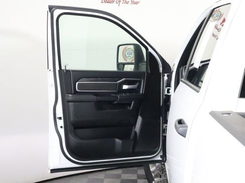 Used 2024 RAM 3500 Big Horn image 17