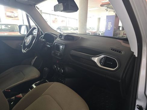 Used 2015 Jeep Renegade Latitude FWD image 13
