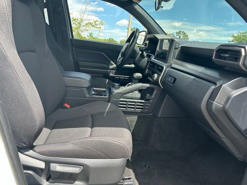 Used 2025 Toyota 4Runner SR5 AWD/4WD image 31