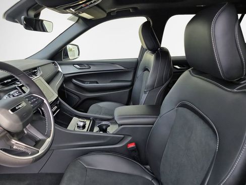 New 2025 Jeep Grand Cherokee L Altitude image 28