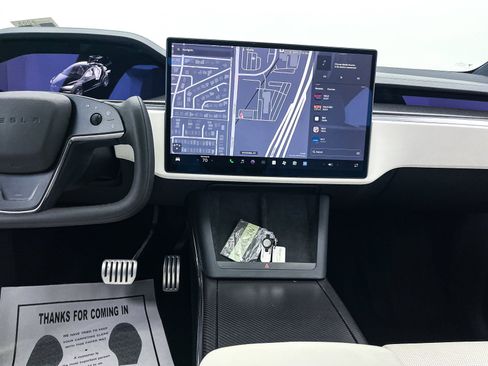 Used 2022 Tesla Model X Plaid image 9