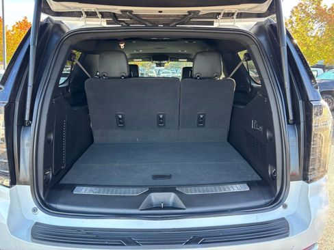 Used 2025 Chevrolet Suburban High Country image 11