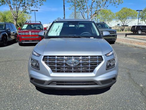 Used 2025 Hyundai Venue SEL image 2