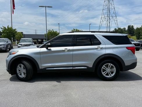 Used 2020 Ford Explorer XLT w/ Equipment Group 202A AWD/4WD image 3