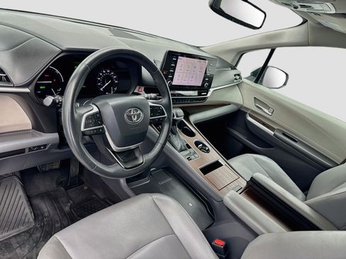 Used 2022 Toyota Sienna XLE AWD/4WD image 7