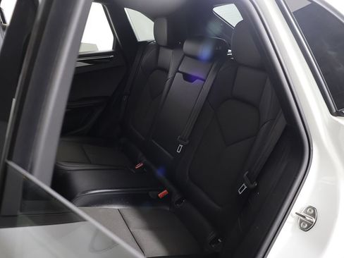 Used 2023 Porsche Macan AWD/4WD image 31