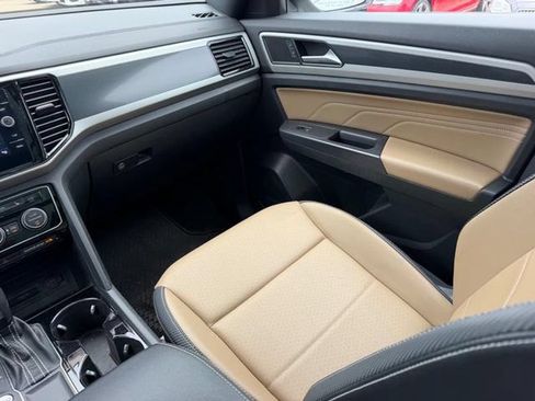 Used 2021 Volkswagen Atlas Cross Sport SEL R-Line FWD image 18