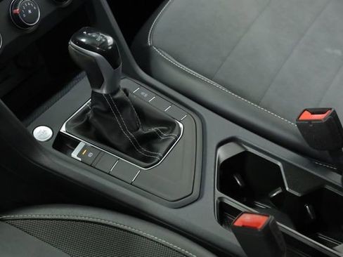 Used 2022 Volkswagen Taos SE image 24