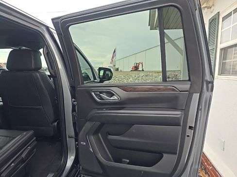 Used 2022 Chevrolet Suburban LT image 24