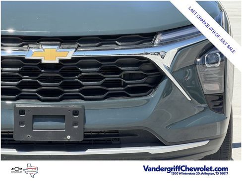Used 2025 Chevrolet Trax LT w/ LT Convenience Package FWD image 8
