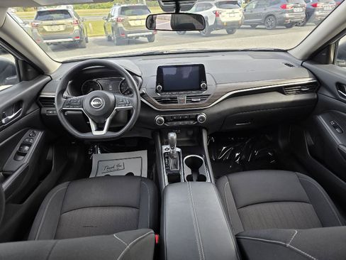 Used 2024 Nissan Altima 2.5 SV image 12