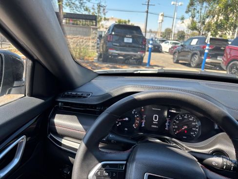Used 2025 Jeep Compass Trailhawk AWD/4WD image 34
