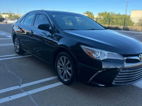 Used 2017 Toyota Camry XLE image 2