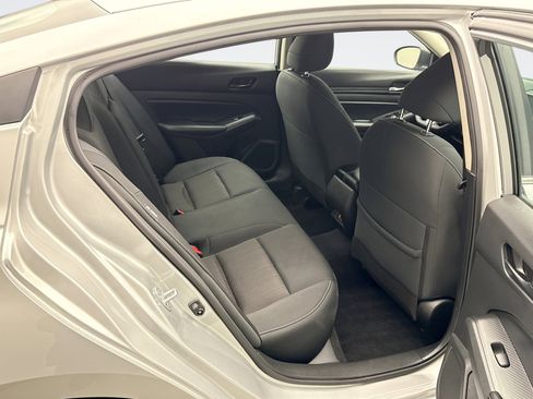 Used 2024 Nissan Altima 2.5 SV image 17