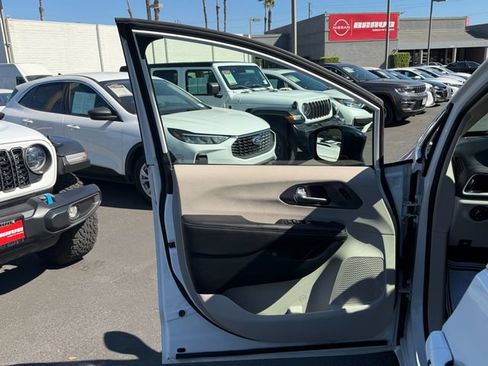 Used 2024 Chrysler Pacifica Limited FWD image 14