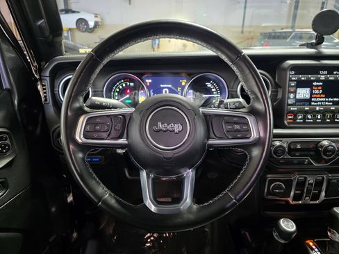 Used 2022 Jeep Wrangler Unlimited Sahara AWD/4WD image 29