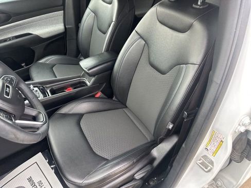 Used 2024 Jeep Compass Latitude image 6