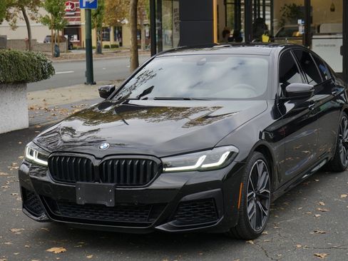 Used 2023 BMW 540i w/ M Sport Package image 3