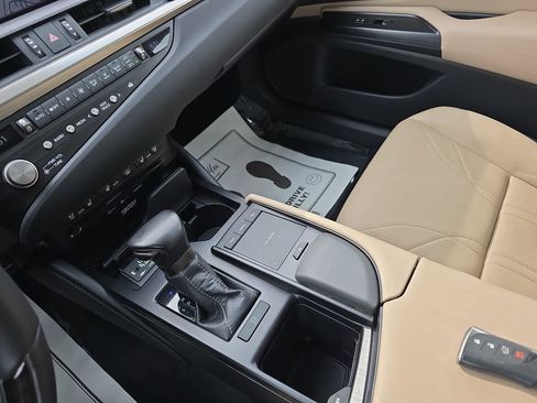 Used 2021 Lexus ES 350 Ultra Luxury w/ Accessory Package 2 image 29