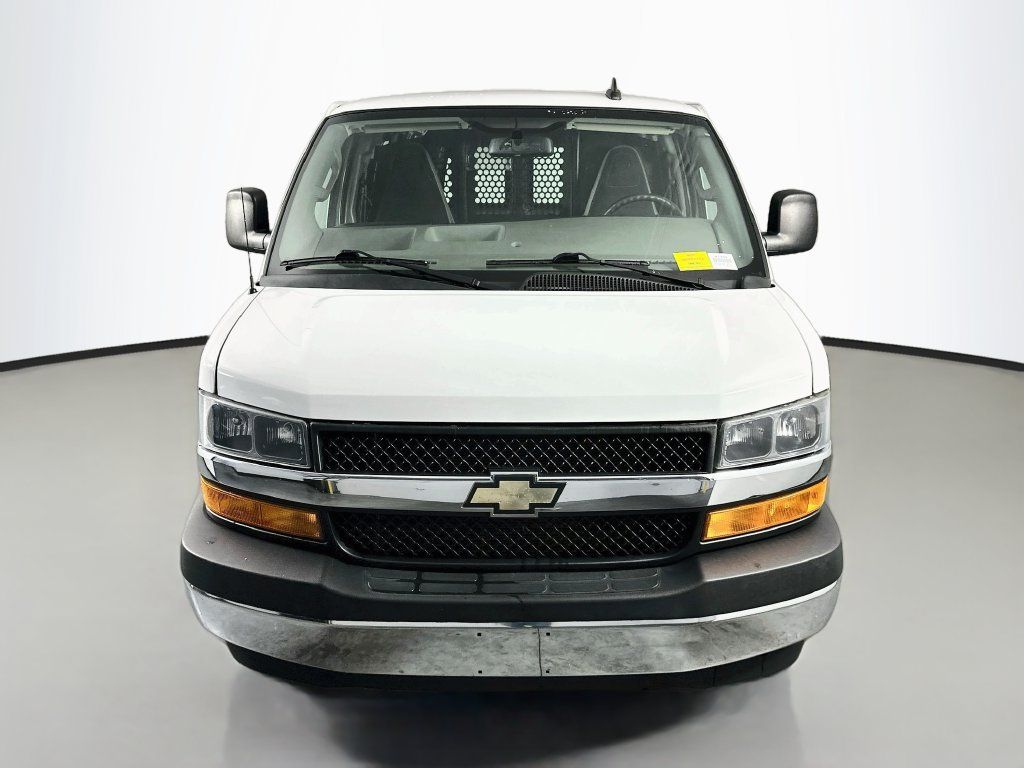 Used 2022 Chevrolet Express 2500 w/ Driver Convenience Package RWD image 2