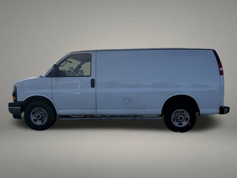 Used 2017 GMC Savana 2500 image 2