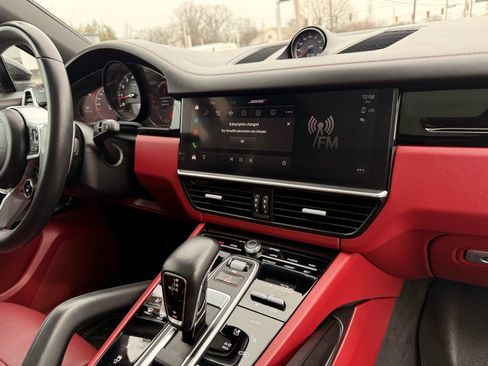 Used 2022 Porsche Cayenne Coupe image 30