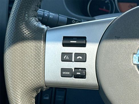Used 2014 Nissan Frontier SL w/ SL Moonroof Package AWD/4WD image 25