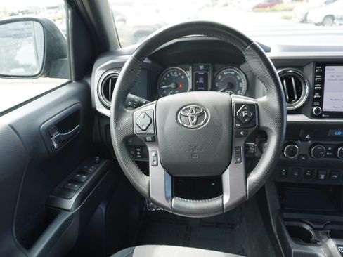 Used 2022 Toyota Tacoma TRD Sport w/ Technology Package AWD/4WD image 15
