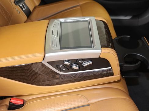 Used 2022 BMW 750i xDrive w/ Luxury Rear Seating Package image 19