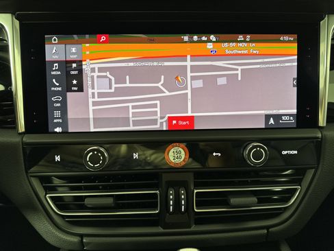 Certified 2025 Porsche Macan Turbo image 19