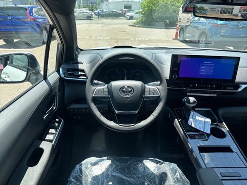 New 2026 Toyota Sienna Platinum AWD/4WD image 14