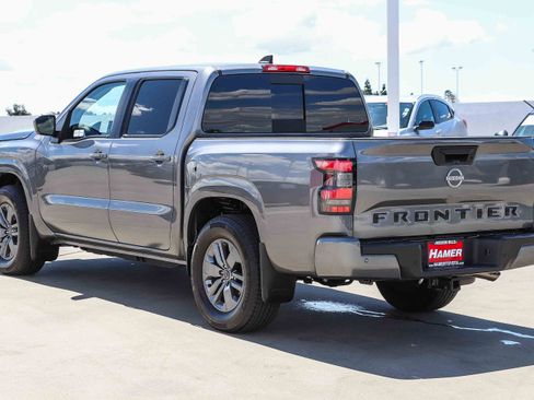 Used 2025 Nissan Frontier SV w/ SV Convenience Package RWD image 5