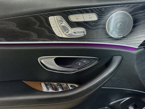 Used 2018 Mercedes-Benz E 300 4MATIC w/ Premium 2 Package (Q02) image 24