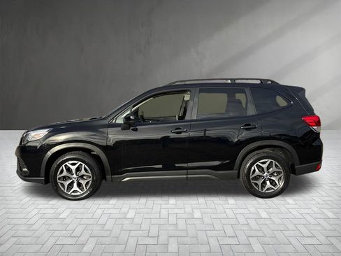 Used 2023 Subaru Forester Premium image 2