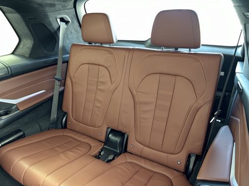 Used 2021 BMW X7 xDrive40i w/ M Sport Package AWD/4WD image 31