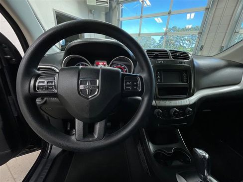 Used 2019 Dodge Journey SE image 14