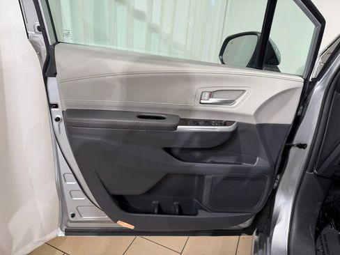 Used 2023 Toyota Sienna XLE image 15