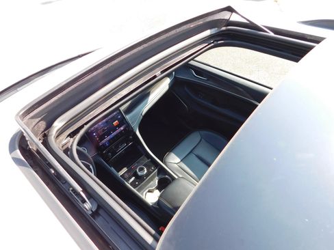 Used 2024 Jeep Grand Cherokee Limited 4xe AWD/4WD image 11