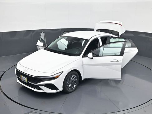 New 2025 Hyundai Elantra Blue image 22