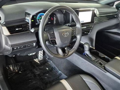Used 2026 Toyota Camry Hybrid FWD image 10