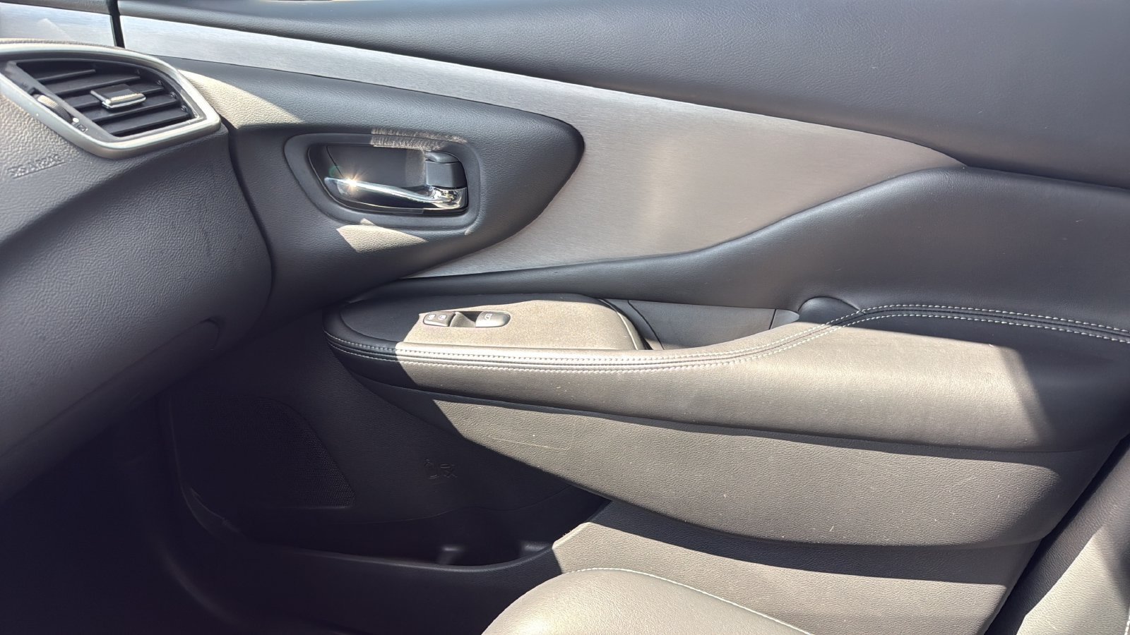 Used 2023 Nissan Murano SV w/ SV Midnight Edition Package FWD image 23